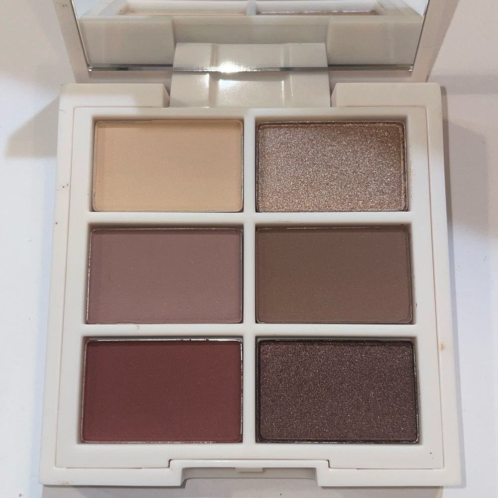 Ilia The Necessary Eyeshadow Palette Talc-Free in shade Cool Nude.